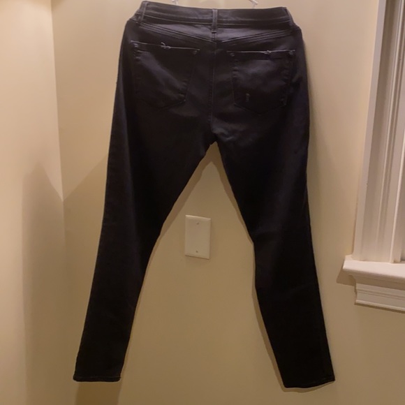 Ann Taylor LOFT Relaxed Skinny BLACK jeans. Size 27/4-Distressed stretchy fabric - Picture 3 of 10